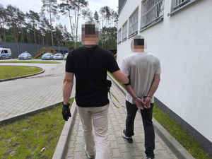 Policjant z zatrzymanym