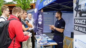 Policjanci na Targach Pracy i Przedsiębiorczości w Otwocku