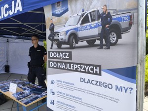 Policjanci na Targach Pracy i Przedsiębiorczości w Otwocku