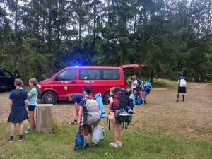 Ewakuacja obozu harcerskiego z Centrum Edukacji Leśnej