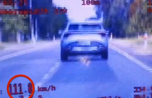 Kolejnych dwóch kierowców musiało pożegnać się z prawem jazdy.