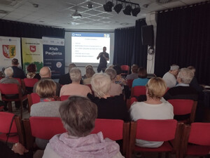 Seniorze, nie daj się oszukać! Otwocki policjant z wizytą u karczewskich studentów III wieku