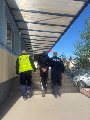 Uciekał przed kontrolą, by „napić się piwa” na oczach policjantów. 33-latek zatrzymany przez kadrę kierowniczą otwockiej komendy