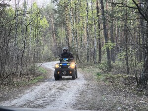 Wspólnie dla bezpieczeństwa i natury – działania służb w lasach gminy Wiązowna