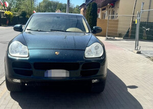 Skrajna nieodpowiedzialność 39-latka. Pijany uciekał Porsche, wioząc dwójkę dzieci