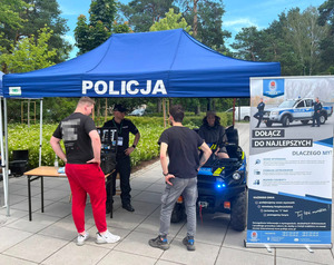 Policjanci na Targach Pracy i Przedsiębiorczości w Otwocku