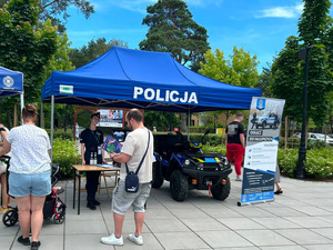 Policjanci na Targach Pracy i Przedsiębiorczości w Otwocku