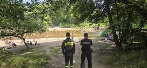 Bezpieczne wakacje 2026- wspólne patrole policjantów i strażaków nad wodą