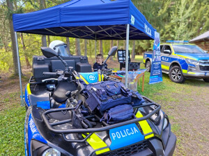 Bezpieczny powrót do szkoły – otwoccy policjanci na pikniku w Centrum Edukacji Leśnej