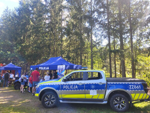 Bezpieczny powrót do szkoły – otwoccy policjanci na pikniku w Centrum Edukacji Leśnej