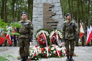 Otwoccy policjanci uczcili pamięć bohaterów w 87. rocznicę wybuchu II wojny światowej