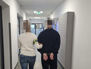 Policjanci z Otwocka zatrzymali 21-latka podejrzanego o oszustwa metodą „na pracownika banku”. Trafił do tymczasowego aresztu