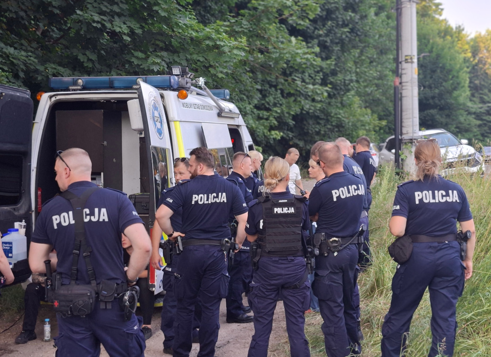 Szczęśliwy finał nocnych poszukiwań 73-letniej rowerzystki. Policja apeluje o rozsądek w czasie upałów