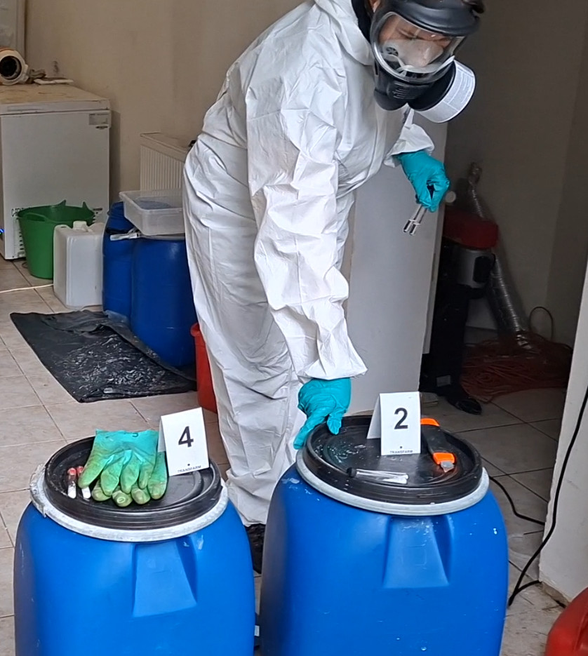 Rozbite laboratorium narkotykowe w podwarszawskim Józefowie. Zabezpieczono 30 kg narkotyków